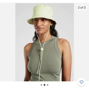 NWOT Athleta Women's Breeze Reversible Bucket Cap M/L Color Ecru/ Tequila Green